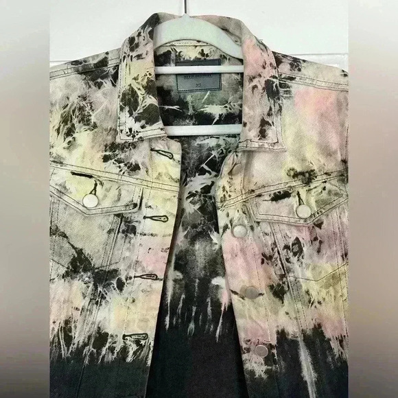 Blue Revival DARIA TIE DYE TRUCKER IN COSMOS Jean Jacket black/ pink denim - Picture 13 of 13